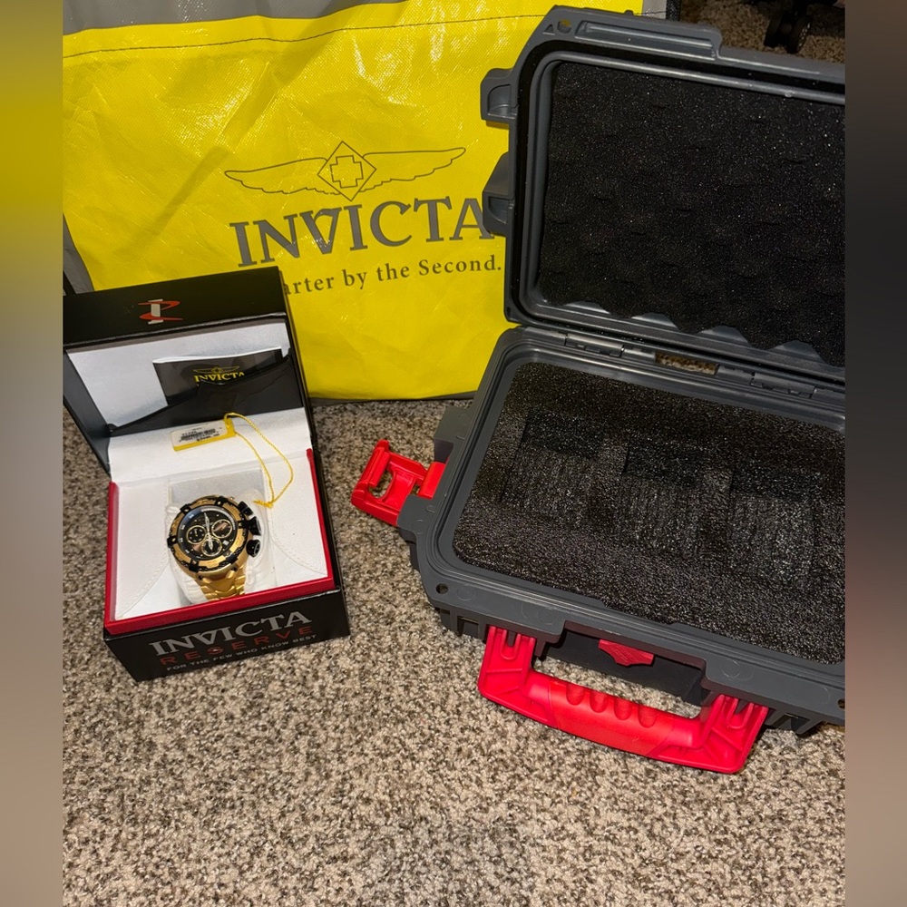 Invicta Men's Black and Gold Watch